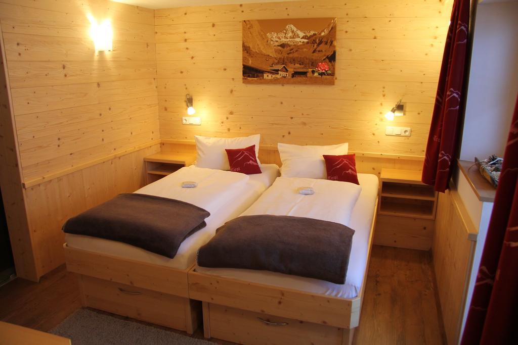 Apartmenthaus Innerkratzerhof Prägraten エクステリア 写真
